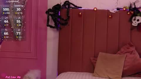 Pinky online show from October 28, 7:59 pm