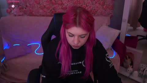 pinkytrix online show from May 1, 12:43 pm