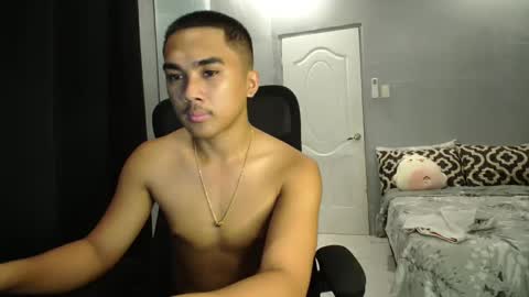 Snapshot of pinoyadriannexxx chatting on September 30, 2:22 am Adrianne online show from September 30, 2:22 am