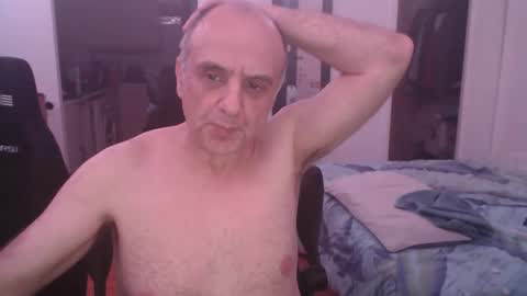 Snapshot of pip10 chatting on October 13, 5:59 pm pip10 online show from October 13, 5:59 pm