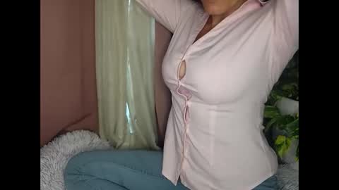 Snapshot of pippa33109 chatting on October 3, 5:32 pm MILF Pippa online show from October 3, 5:32 pm