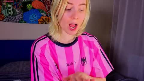 pis_sos online show from March 27, 3:13 pm