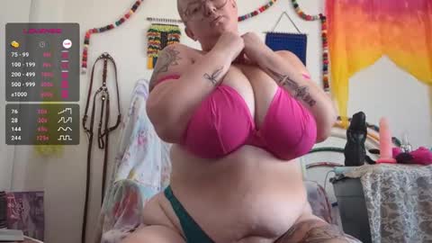 Snapshot of pisces_princess_ chatting on September 13, 9:17 pm Em online show from September 13, 9:17 pm