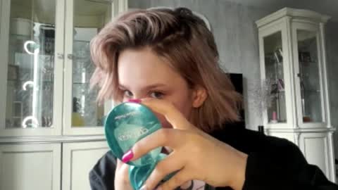 Caroline online show from April 6, 4:32 am