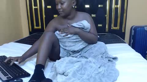 pixietease1 online show from March 25, 8:10 am