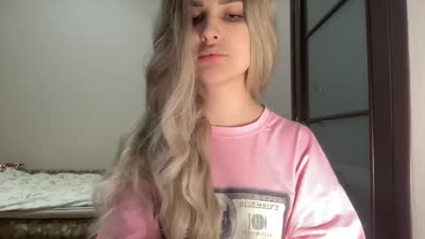 Mia online show from November 4, 9:38 pm