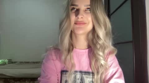 Mia online show from October 12, 8:43 pm