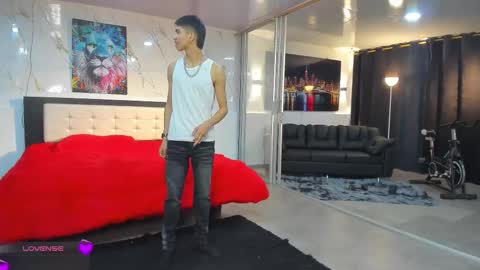   online show from March 4, 11:02 pm