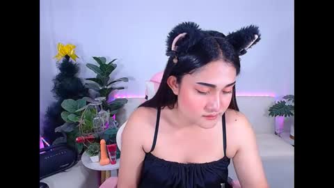 Ploysai online show from December 2, 12:58 pm