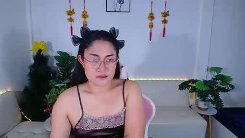 Ploysai online show from March 2, 7:15 am