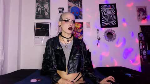 Snapshot of plutonbluemoon_999 chatting on October 3, 4:10 am online show from October 3, 4:10 am