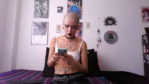 Snapshot of plutonbluemoon_999 chatting on September 19, 7:28 pm online show from September 19, 7:28 pm