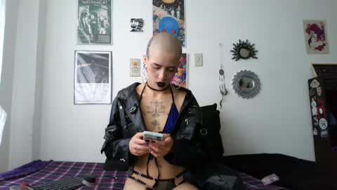 Snapshot of plutonbluemoon_999 chatting on September 20, 7:39 pm online show from September 20, 7:39 pm