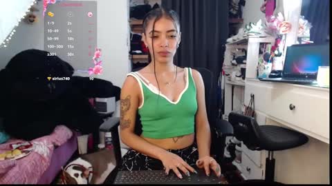 pocahot222 online show from October 11, 12:15 am