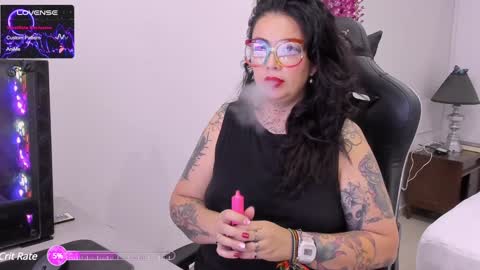 Snapshot of poisson_ivy_ chatting on February 7, 12:06 pm poisson_ivy_ online show from February 7, 12:06 pm
