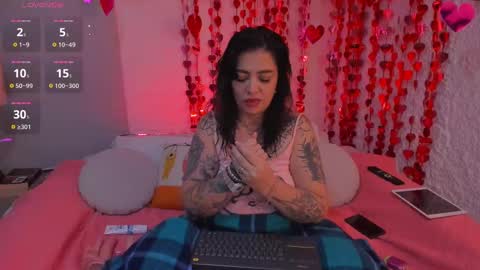 Snapshot of poisson_ivy_ chatting on February 15, 7:49 am poisson_ivy_ online show from February 15, 7:49 am