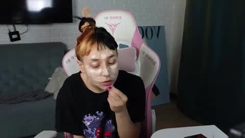 Candytrain online show from November 23, 1:31 pm