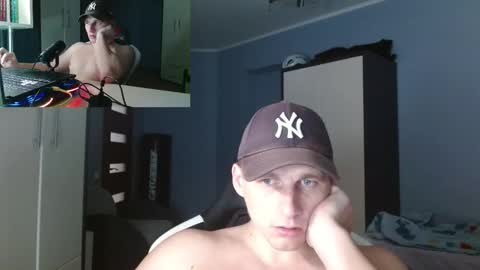 Snapshot of poliglotjoe chatting on October 18, 11:09 pm Poliglot online show from October 18, 11:09 pm