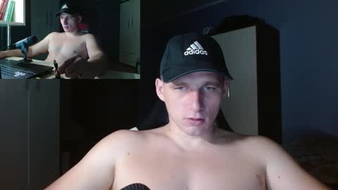 Snapshot of poliglotjoe chatting on September 19, 10:02 pm Poliglot online show from September 19, 10:02 pm