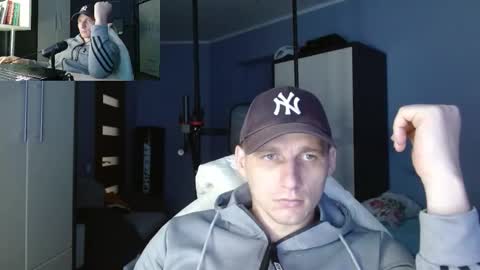 Snapshot of poliglotjoe chatting on October 9, 2:22 pm Poliglot online show from October 9, 2:22 pm