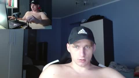 Snapshot of poliglotjoe chatting on September 22, 4:05 am Poliglot online show from September 22, 4:05 am