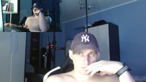 Snapshot of poliglotjoe chatting on October 2, 9:52 am Poliglot online show from October 2, 9:52 am