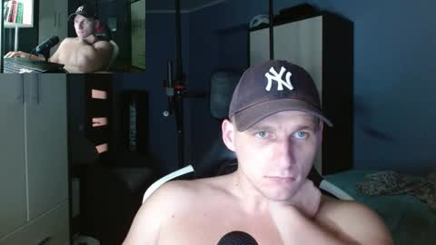 Snapshot of poliglotjoe chatting on October 7, 9:44 pm Poliglot online show from October 7, 9:44 pm