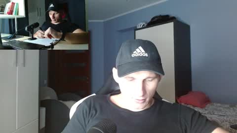 Snapshot of poliglotjoe chatting on September 21, 12:47 am Poliglot online show from September 21, 12:47 am