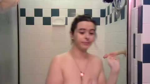 Snapshot of pollenpup chatting on January 16, 11:59 pm sativa  indica online show from January 16, 11:59 pm