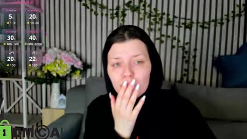 Polly online show from November 22, 5:00 pm