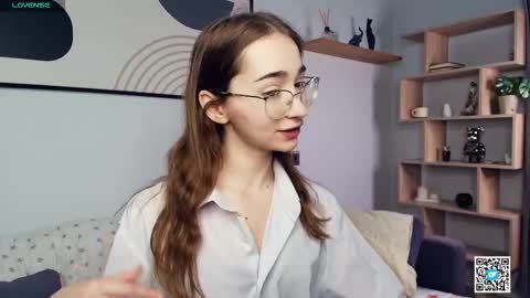 Snapshot of polly_bee chatting on October 10, 7:14 am Polly online show from October 10, 7:14 am