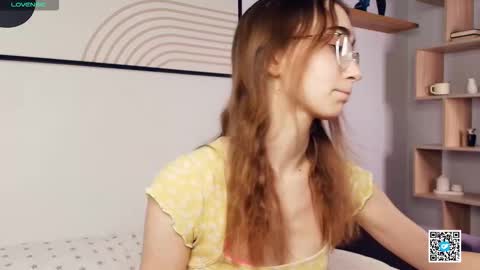 Snapshot of polly_bee chatting on September 25, 10:44 am Polly online show from September 25, 10:44 am