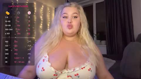 Snapshot of polly_cuteee chatting on September 8, 7:57 pm polly_cuteee online show from September 8, 7:57 pm