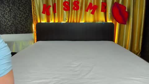 Snapshot of polly_love_ chatting on February 7, 1:32 pm Polly online show from February 7, 1:32 pm