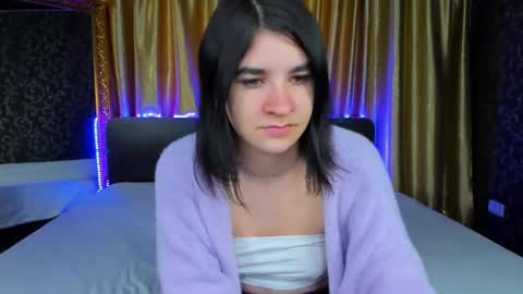 Snapshot of polly_love_ chatting on October 1, 6:12 am Polly online show from October 1, 6:12 am