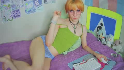 poppyfluffy online show from March 8, 5:55 am