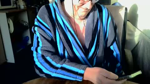 Snapshot of poshman65 chatting on February 18, 8:27 am poshman65 online show from February 18, 8:27 am