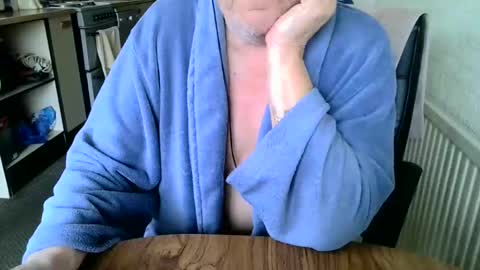 Snapshot of poshman65 chatting on February 26, 10:27 am poshman65 online show from February 26, 10:27 am