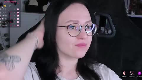 Robyn online show from November 20, 5:10 pm