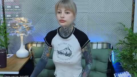 Lola online show from April 12, 5:44 am