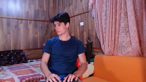 Snapshot of powertwinky chatting on January 6, 11:52 pm chris independent  online show from January 6, 11:52 pm