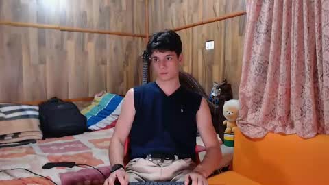 Snapshot of powertwinky chatting on February 4, 5:53 am chris independent  online show from February 4, 5:53 am