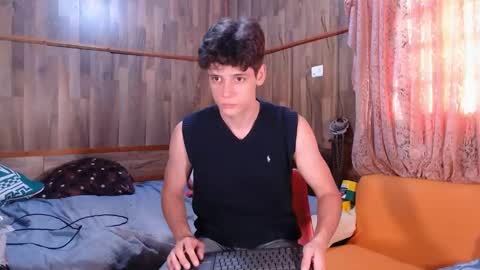 Snapshot of powertwinky chatting on December 25, 9:33 pm chris independent  online show from December 25, 9:33 pm