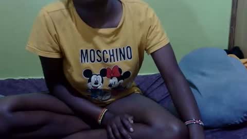 Snapshot of precious_nesh chatting on October 19, 7:24 am precious_nesh online show from October 19, 7:24 am