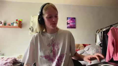 Lisa online show from July 9, 8:29 am