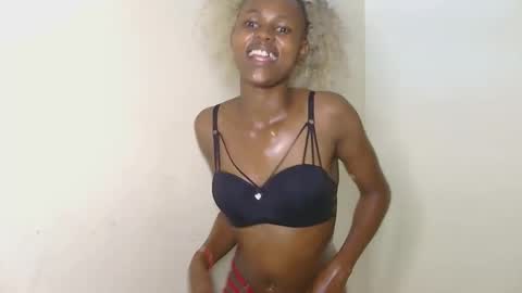 pretty_africanah online show from February 16, 4:16 pm