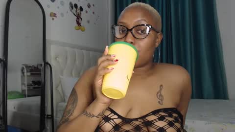 Snapshot of pretty_annah chatting on February 27, 12:36 am Annah online show from February 27, 12:36 am
