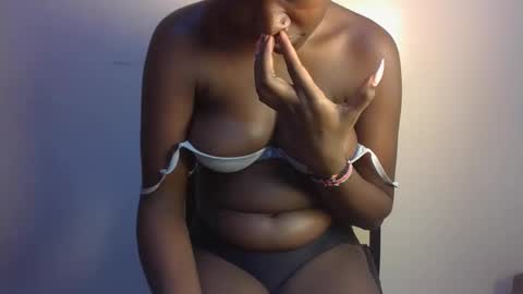 pretty_lucie online show from April 9, 1:20 am