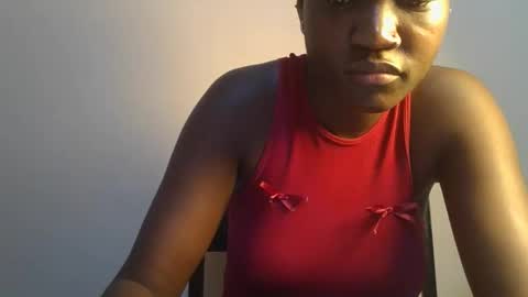 pretty_lucie online show from April 14, 4:54 pm