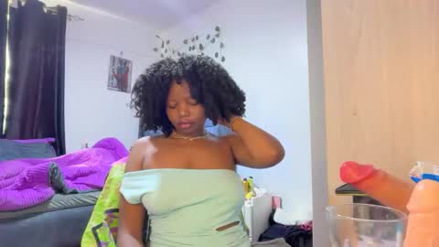 Pretty peaches online show from March 16, 5:44 am